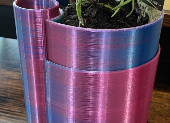 zweiteiliger Pflanzentopf mit Wasserstandsanzeige