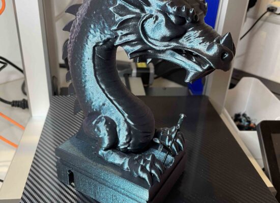 Kopfhöhrer-Halter, Drachenkopf mit Oberkörper