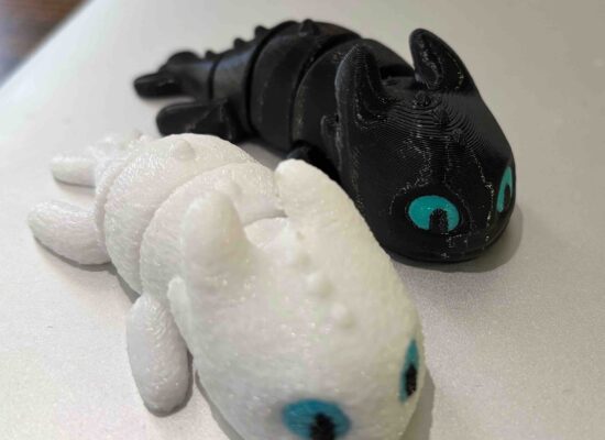 zwei Drachen, einer schwarz, einer weiß, Fidgets