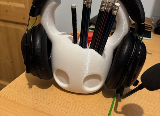 ein Headsethalter mit Stiftehalter