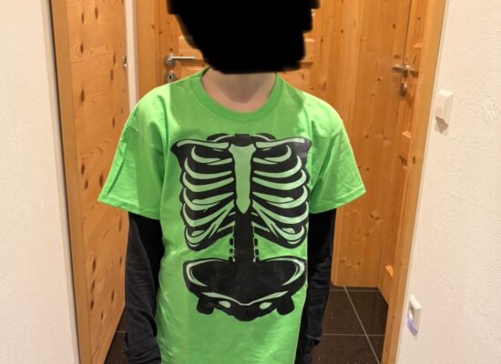 eine grüne Krone für ein Faschingskostüm