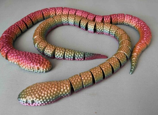 bewegliche Schlangen mit Regenbogen-Filament gedruckt