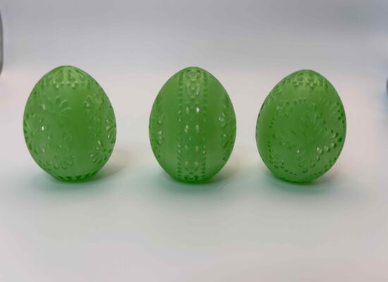 grüne filigrane Ostereier, SLA