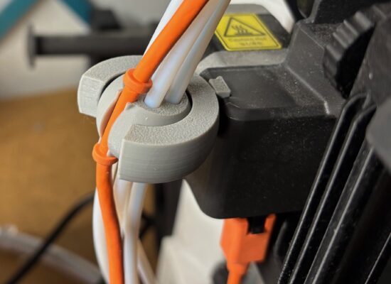 eine kugelgelagerte Schlauchführung für den Drucker