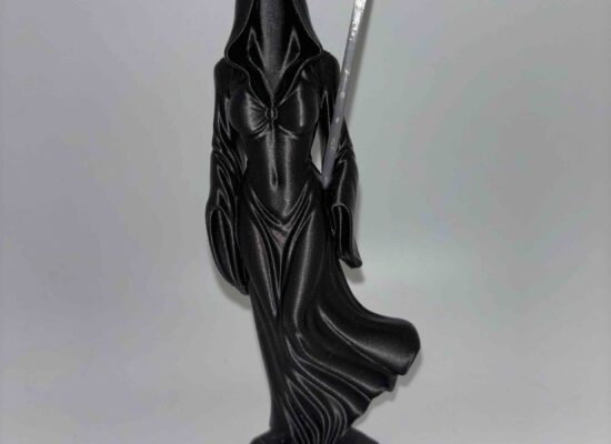 ein weiblicher Reaper mit Sense, FDM